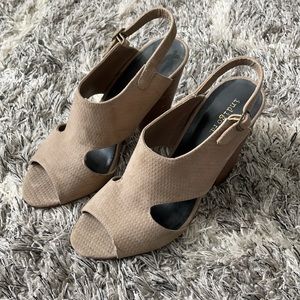 Beige heel
